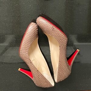 Christian Louboutin  Vtg taupe, snake skin heels  38.5